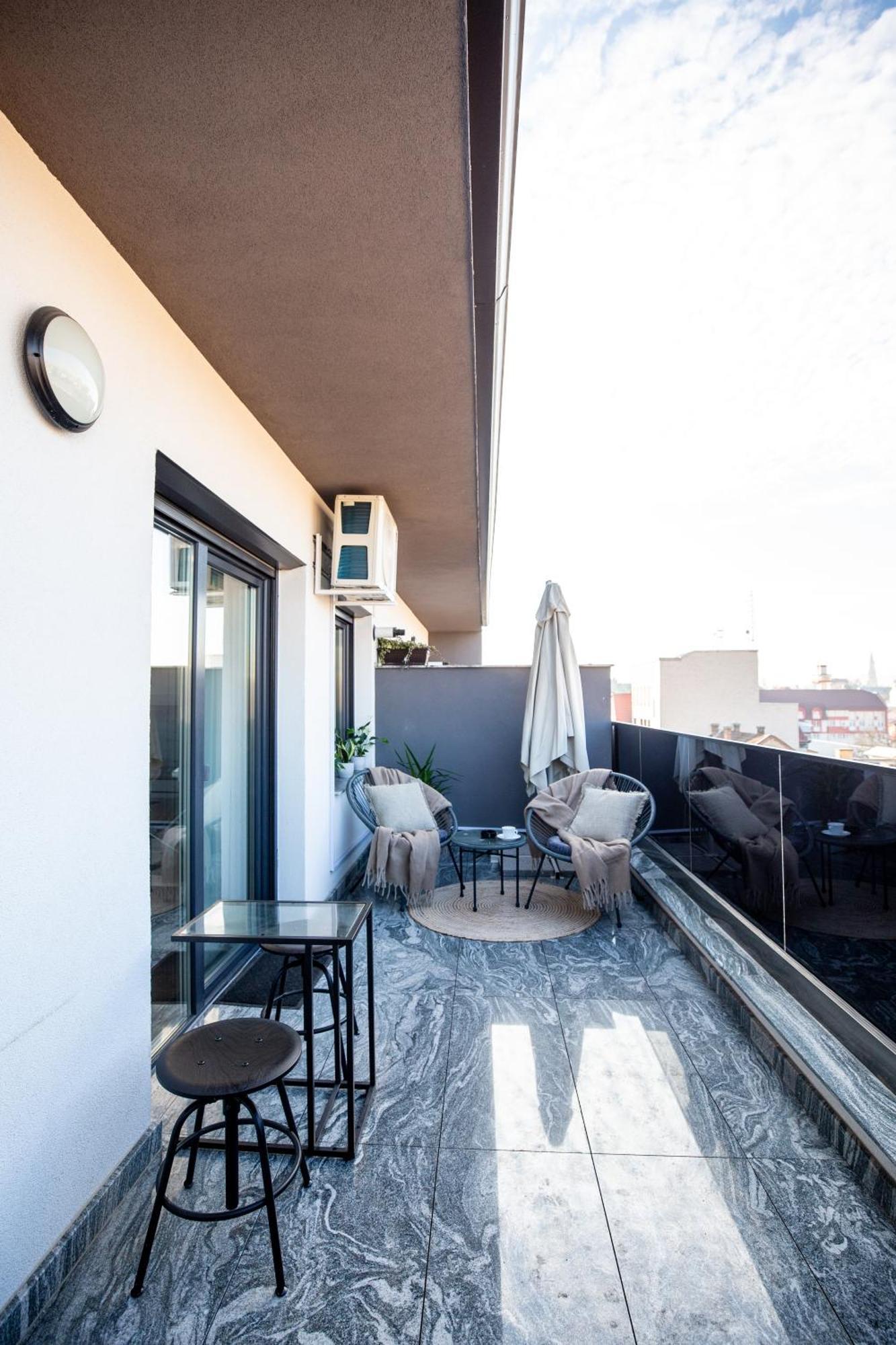 Unique City View Apartment Balcony & Parking Space クルージュ＝ナポカ エクステリア 写真